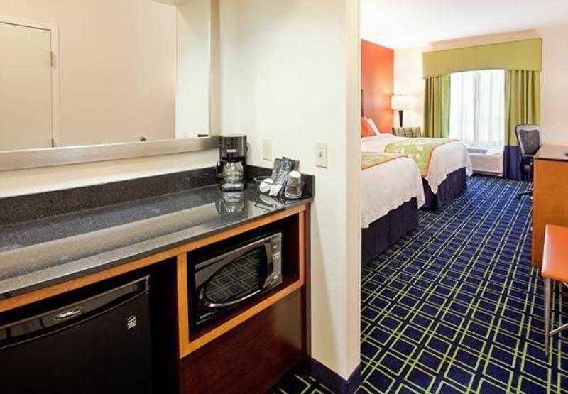 Fairfield Inn & Suites By Marriott Kearney Room photo