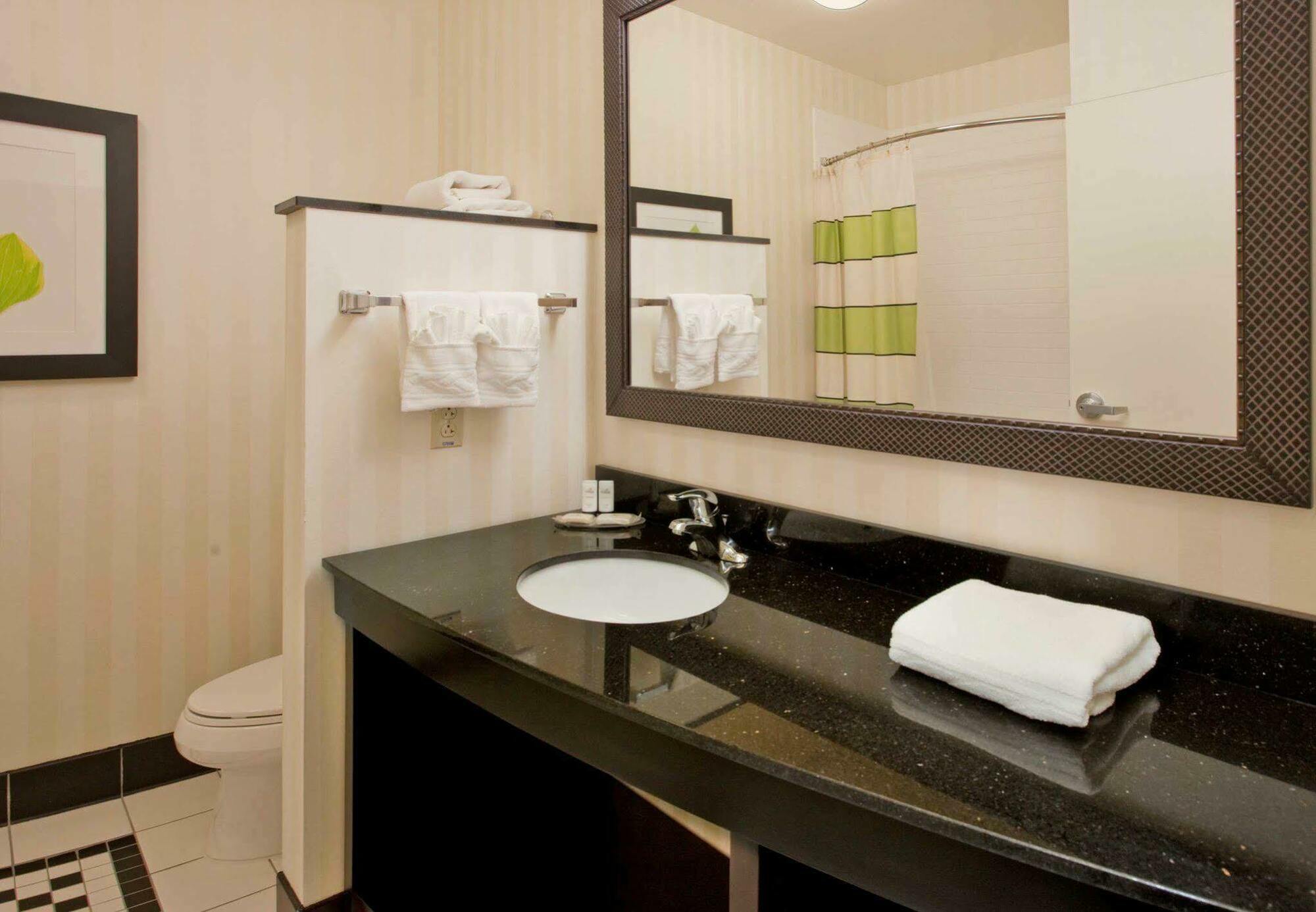 Fairfield Inn & Suites By Marriott Kearney Room photo